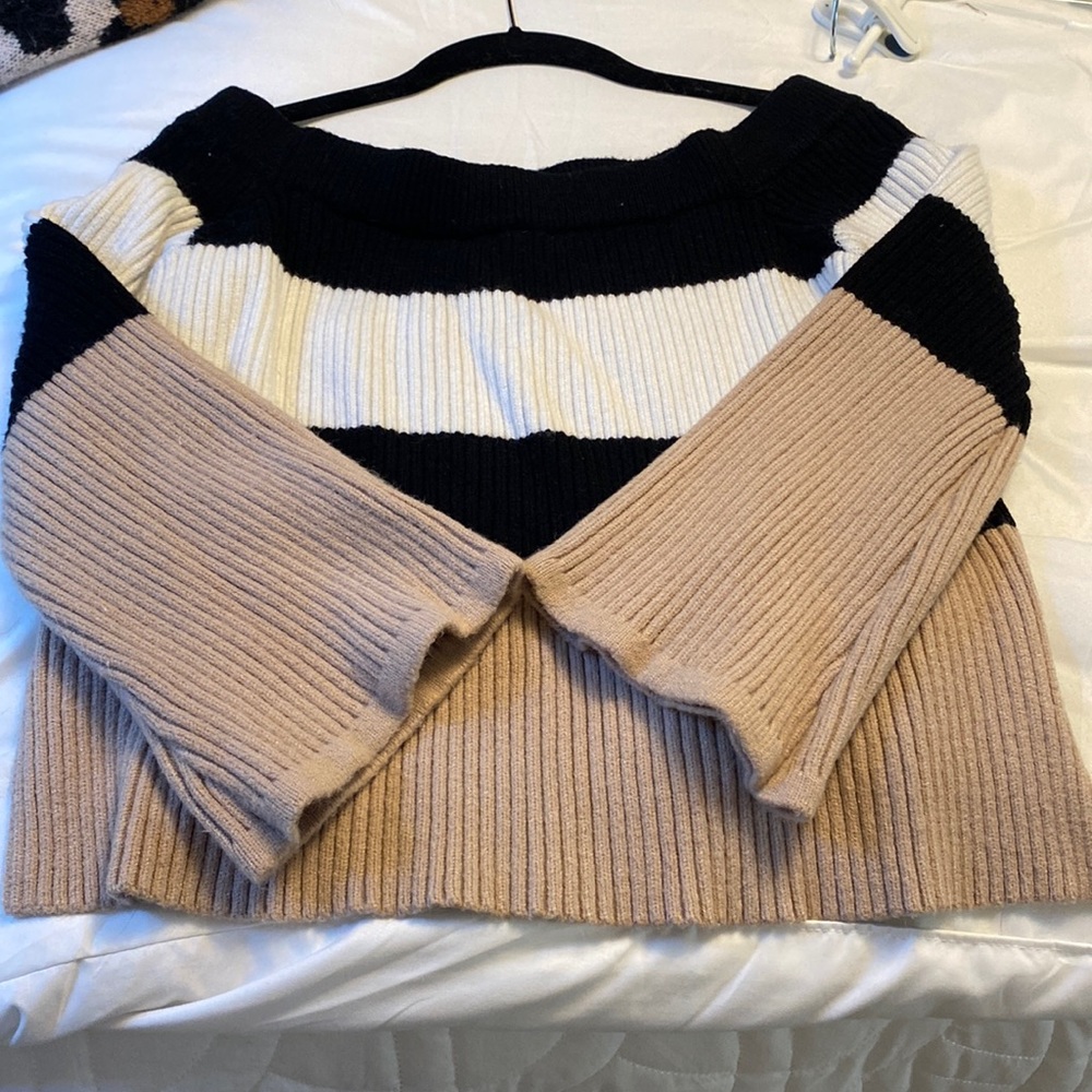 Cropped Sweater - size M